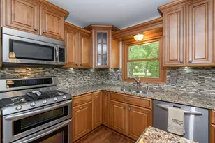 W164N9918 Robins Way, Germantown, WI 53022 - Photo 11