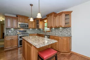 W164N9918 Robins Way, Germantown, WI 53022 - Photo 3