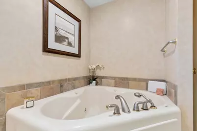 10041 N Holmes Ct, Mequon, WI 53092 - Photo 15