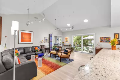 10041 N Holmes Ct, Mequon, WI 53092 - Photo 9