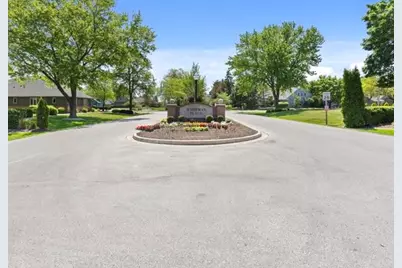 10041 N Holmes Ct, Mequon, WI 53092 - Photo 33