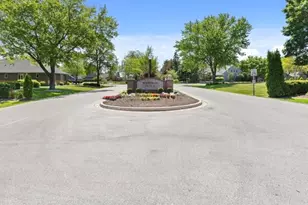 10041 N Holmes Ct, Mequon, WI 53092 - Photo 33