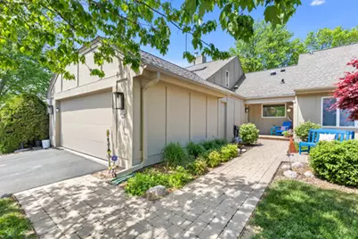 10041 N Holmes Ct, Mequon, WI 53092 - Photo 21