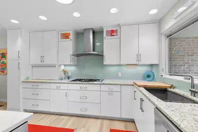 10041 N Holmes Ct, Mequon, WI 53092 - Photo 3