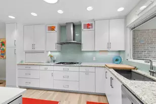 10041 N Holmes Ct, Mequon, WI 53092 - Photo 3