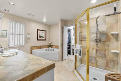 10041 N Holmes Ct, Mequon, WI 53092 - Photo 13