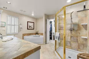 10041 N Holmes Ct, Mequon, WI 53092 - Photo 13