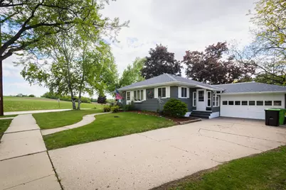 525  Janssen Ave, Mayville, WI 53050 - Photo 1