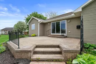 456 Wooden Shoe Cir, Holland, WI 54130 - Photo 3