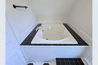 2745 N Summit Ave, Milwaukee, WI 53211 - Photo 39