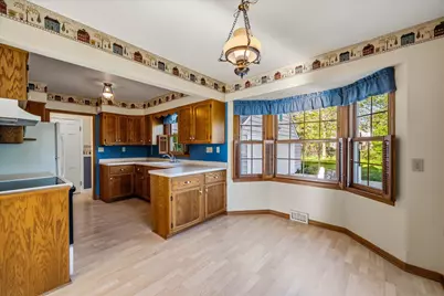7230 W Freistadt Rd, Mequon, WI 53092 - Photo 9