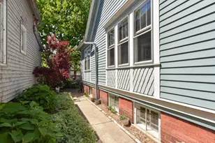 2553 N Dousman St, Milwaukee, WI 53212 - Photo 27