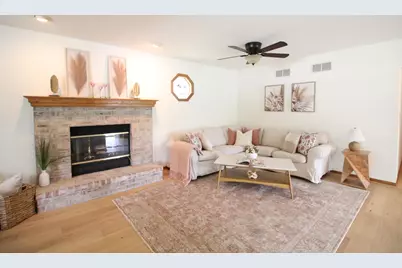 N77W15970  Settlers Ct, Menomonee Falls, WI 53051 - Photo 11