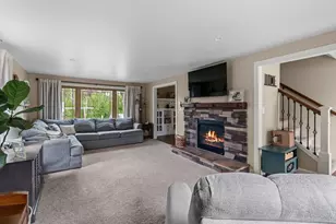1419 Lee Cir, Manitowoc, WI 54220 - Photo 7