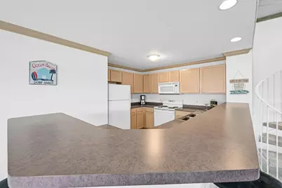 2126  Landings Ln, Delavan, WI 53115 - Photo 7