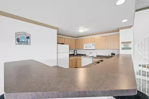 2126 Landings Ln, Delavan, WI 53115 - Photo 7