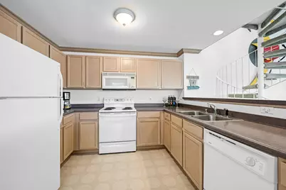 2126  Landings Ln, Delavan, WI 53115 - Photo 9