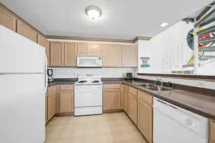 2126 Landings Ln, Delavan, WI 53115 - Photo 9