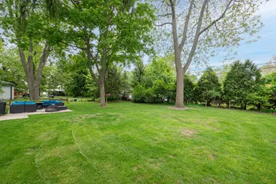 215  Leanore Ln, Brookfield, WI 53005 - Photo 3