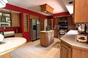 42 Robin Hill Dr, Racine, WI 53406 - Photo 7
