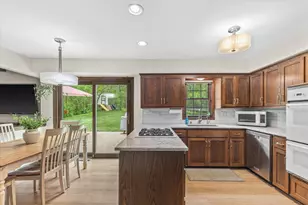 N10W27274 Rolling Ridge Dr, Pewaukee, WI 53188 - Photo 7