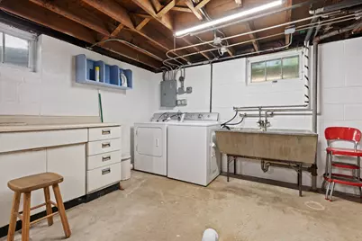 8125 W Dixon St, Milwaukee, WI 53214 - Photo 33