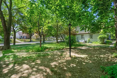 8125 W Dixon St, Milwaukee, WI 53214 - Photo 29