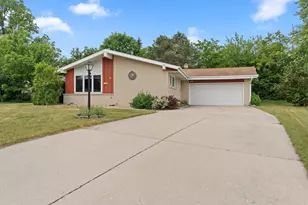 13955 W Forest Knoll Ct, New Berlin, WI 53151 - Photo 1