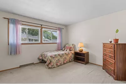13955 W Forest Knoll Ct, New Berlin, WI 53151 - Photo 15