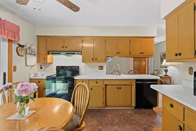 13955 W Forest Knoll Ct, New Berlin, WI 53151 - Photo 7