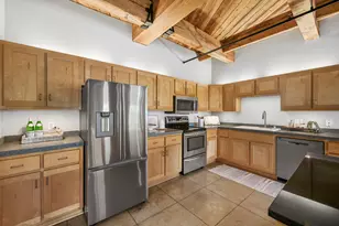904 E Pearson St, Milwaukee, WI 53202 - Photo 9