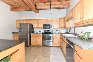 904 E Pearson St, Milwaukee, WI 53202 - Photo 13