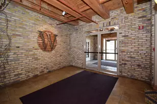 904 E Pearson St, Milwaukee, WI 53202 - Photo 31