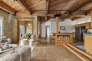 904 E Pearson St, Milwaukee, WI 53202 - Photo 7