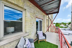 904 E Pearson St, Milwaukee, WI 53202 - Photo 25