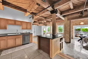 904 E Pearson St, Milwaukee, WI 53202 - Photo 11