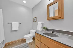 904 E Pearson St, Milwaukee, WI 53202 - Photo 23