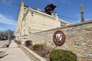 904 E Pearson St, Milwaukee, WI 53202 - Photo 41