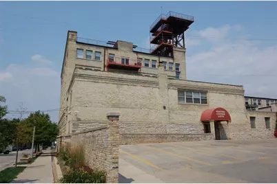 904 E Pearson St #401, Milwaukee, WI 53202 - Photo 39