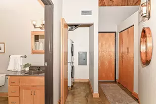 904 E Pearson St, Milwaukee, WI 53202 - Photo 25