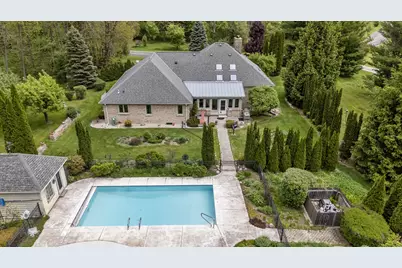 4405  Honeywood Ln, Jackson, WI 53037 - Photo 3