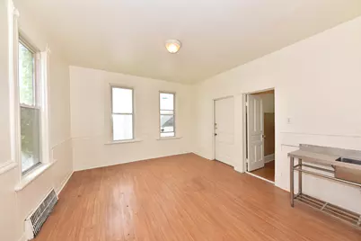 3935 N Palmer St, Milwaukee, WI 53212 - Photo 9