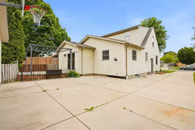 3205 S 72nd St, Milwaukee, WI 53219 - Photo 29
