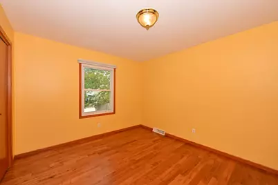 2214  Hughes Ln, Waukesha, WI 53188 - Photo 15