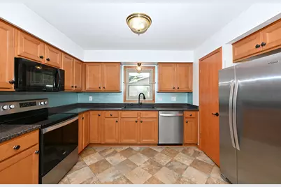 2214  Hughes Ln, Waukesha, WI 53188 - Photo 7