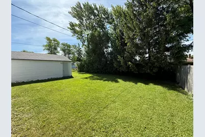 8835 W Bender Ave, Milwaukee, WI 53225 - Photo 29