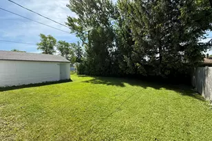 8835 W Bender Ave, Milwaukee, WI 53225 - Photo 29