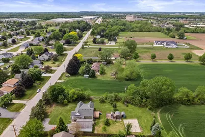 2028 W Oakwood Rd, Oak Creek, WI 53154 - Photo 9