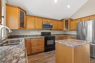 2028 W Oakwood Rd, Oak Creek, WI 53154 - Photo 29