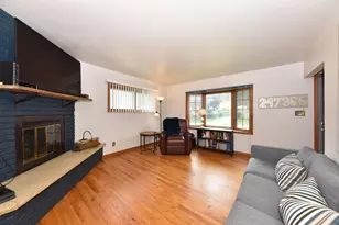 10136 W Manitoba St, West Allis, WI 53227 - Photo 3